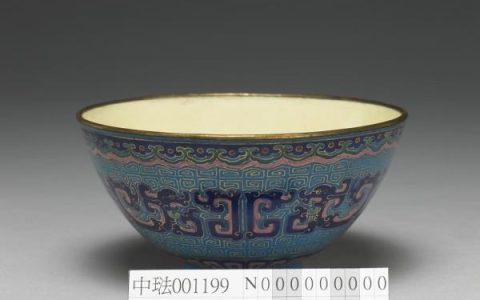 绿地三彩洋瓷碗 台北故宫博物院藏高清图